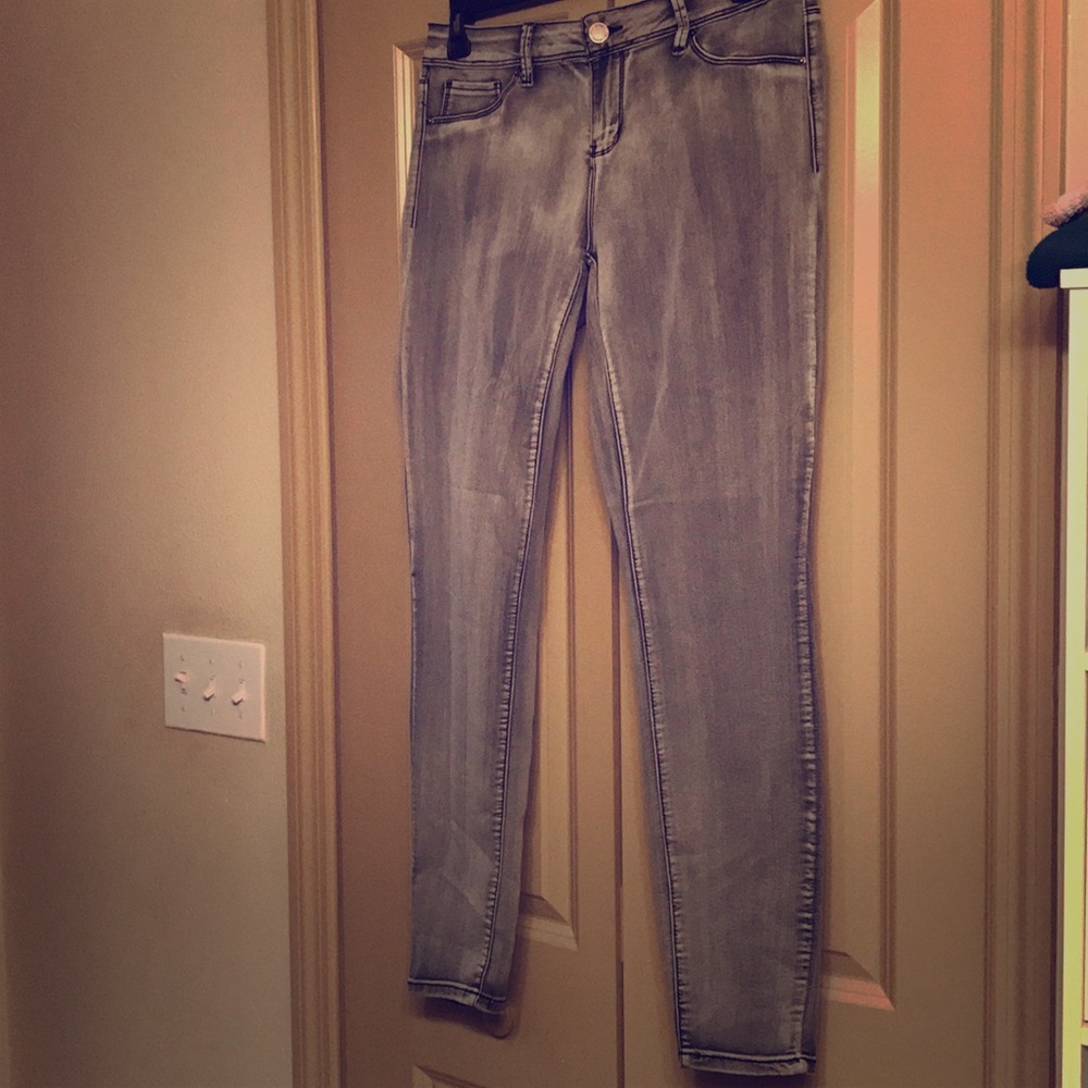 Skinny Jeans- Gray Wash.
